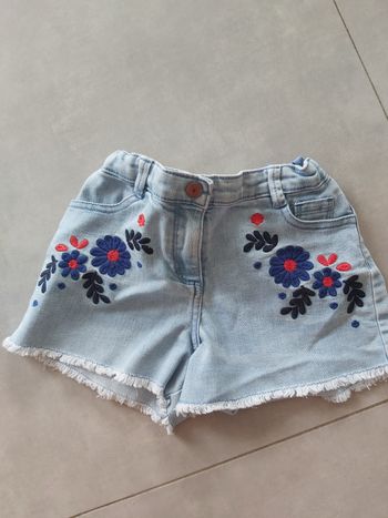 Short fille 5 ans neuf