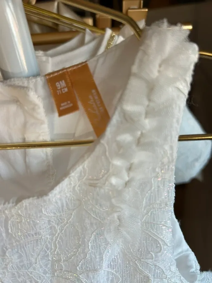 Jolie robe de cérémonie orchestra premium taille 9 mois état neuf - photo numéro 2