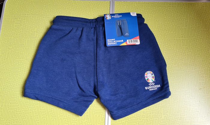 Short molletonné UEFA Euro 2024 - neuf - 2/4 ans - photo numéro 2