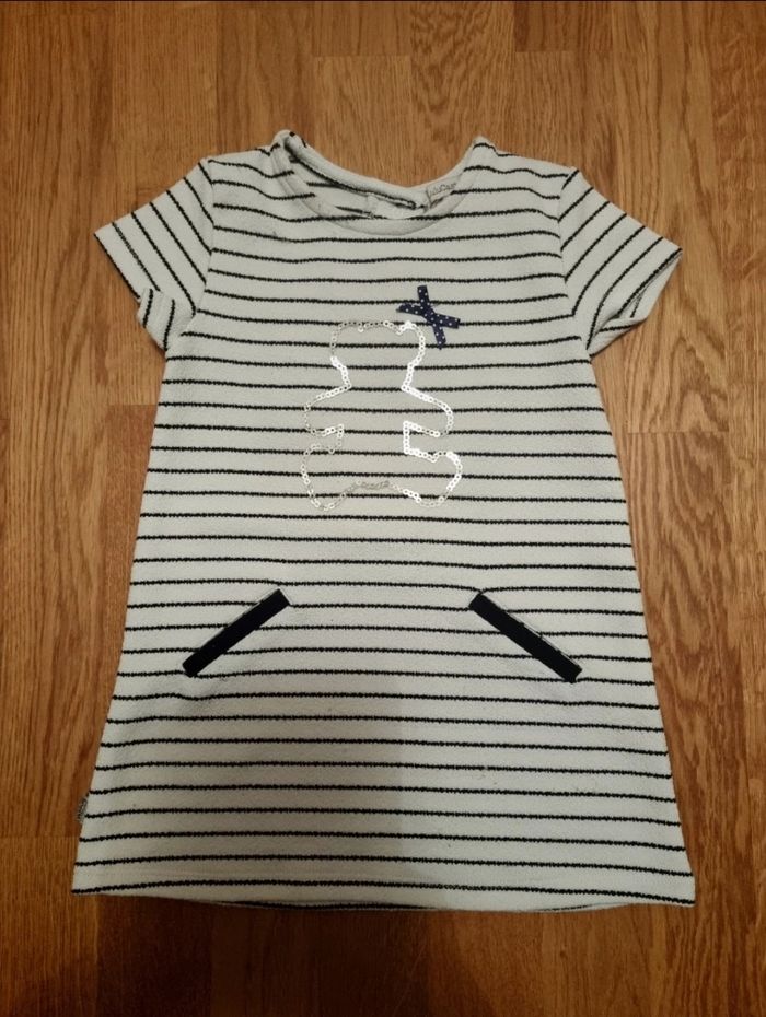 Robe.