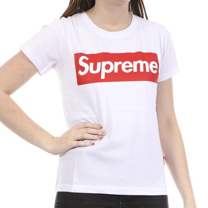 T-shirt supreme pour femme.