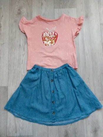 Joli ensemble t-shirt volanté + jupe 7A