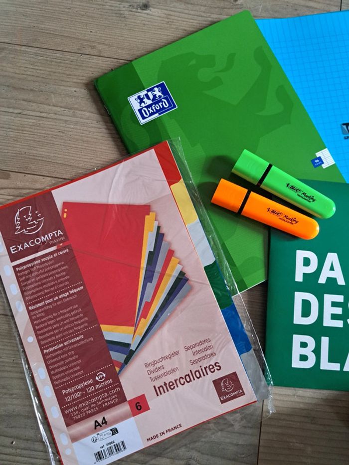 Ensemble de fournitures scolaires. Neuf. - photo numéro 2