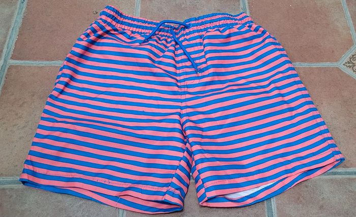 Short de bain neuf avec étiquette 8/10 ans