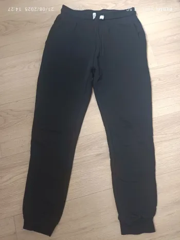 Magnifique jogging la redoute noir taille 12 ans