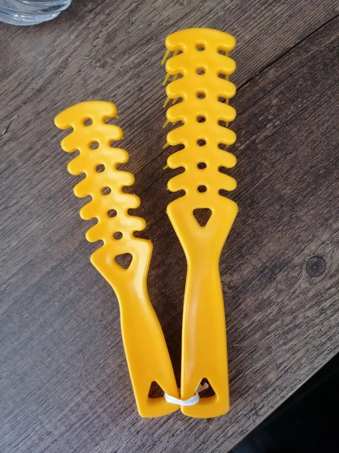 Lot 2 brosses cheveux jaune - photo numéro 2