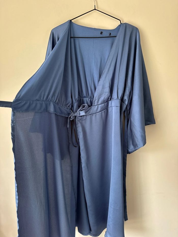 👗 🌻Robe longue portefeuille en satin à manches kimono TFNC bleu foncé- très bon état - taille 38 - photo numéro 5