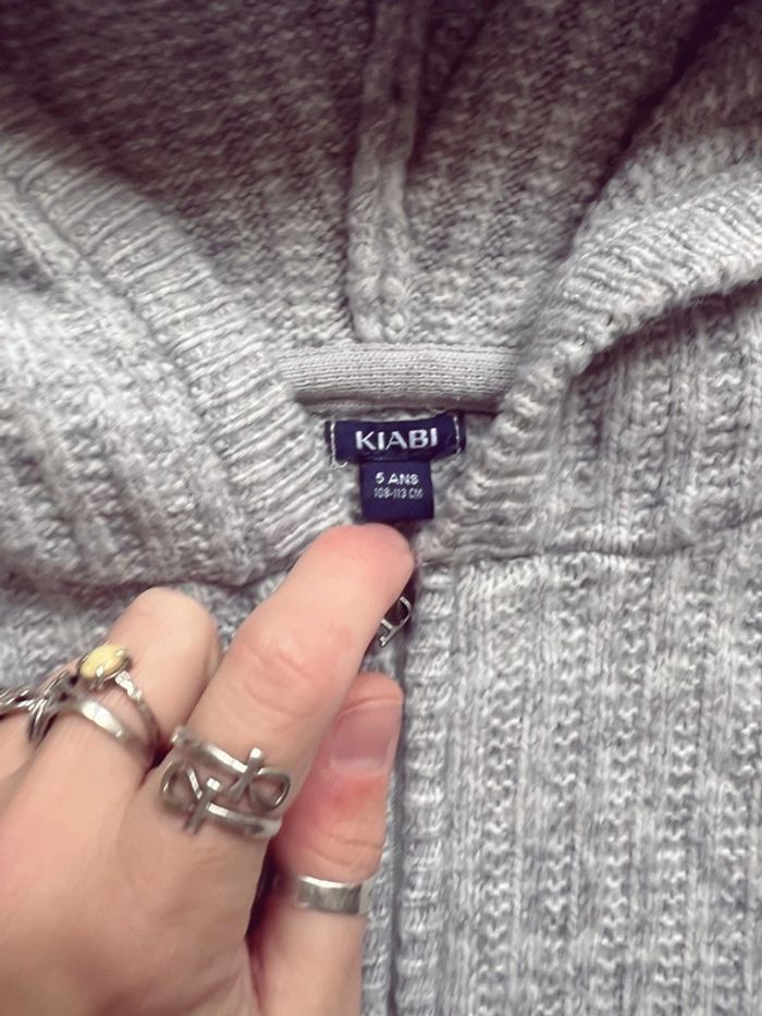 Gilet en maille fermeture zip gris clair Kiabi neuf 5 ans - photo numéro 4