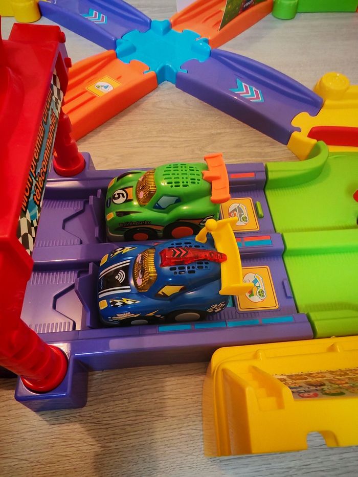 Mon premier circuit télécommandé tut tut bolide - photo numéro 3