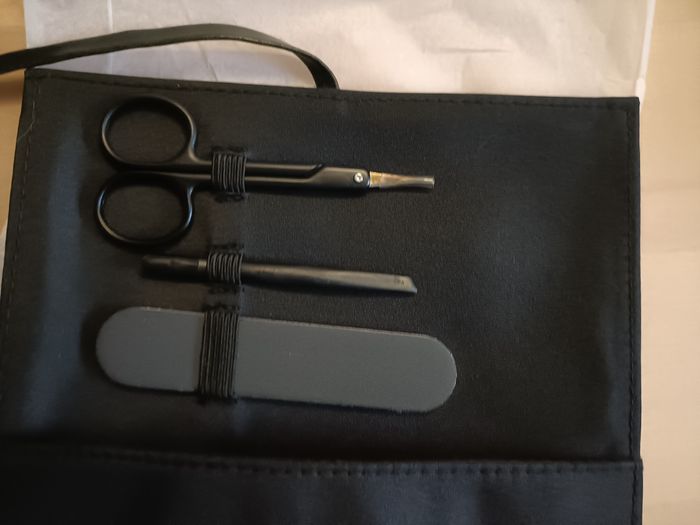 POCHETTES YSL LUXE NEUVES - photo numéro 3