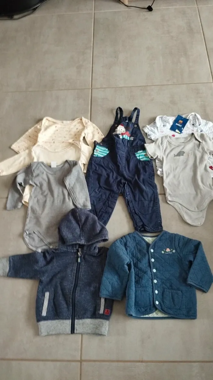 Lot de 8 vêtements bébé garçon 18 mois