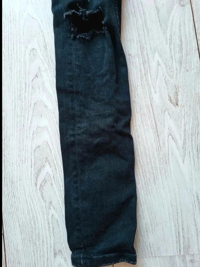 Jean Bershka Homme 36 – slim destroy noir – effet déchiré aux genoux – look streetwear moderne - photo numéro 2