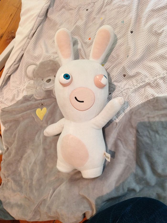 Peluche lapin crétin