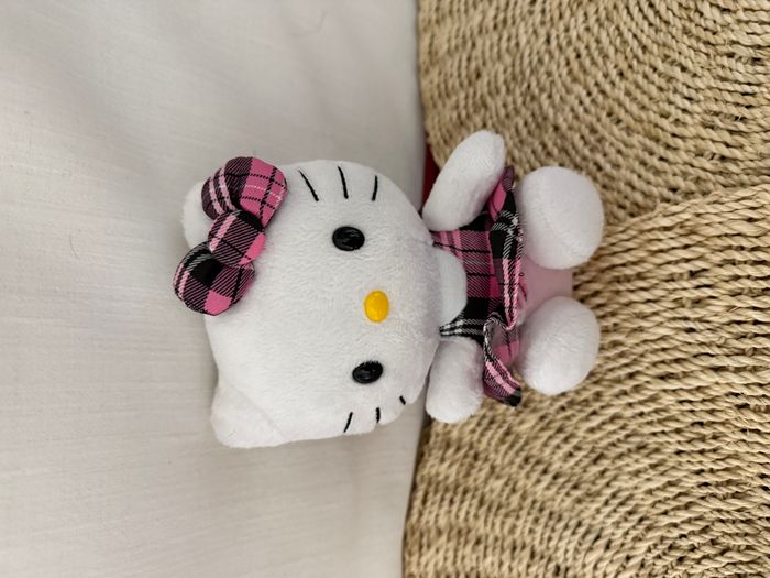 Peluche Hello Kitty TY Sanrio robe à carreaux rose - photo numéro 2