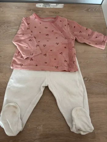 Pyjama 2 pièces bébé fille taille 9mois