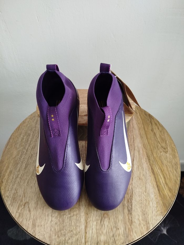 Crampons Nike T 37,5 - photo numéro 2