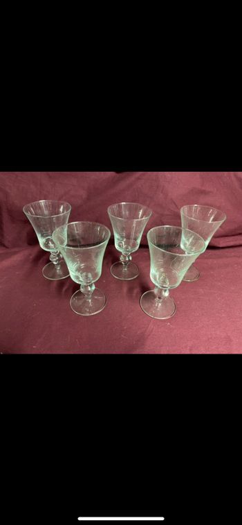 Lot de verres à vin vintage