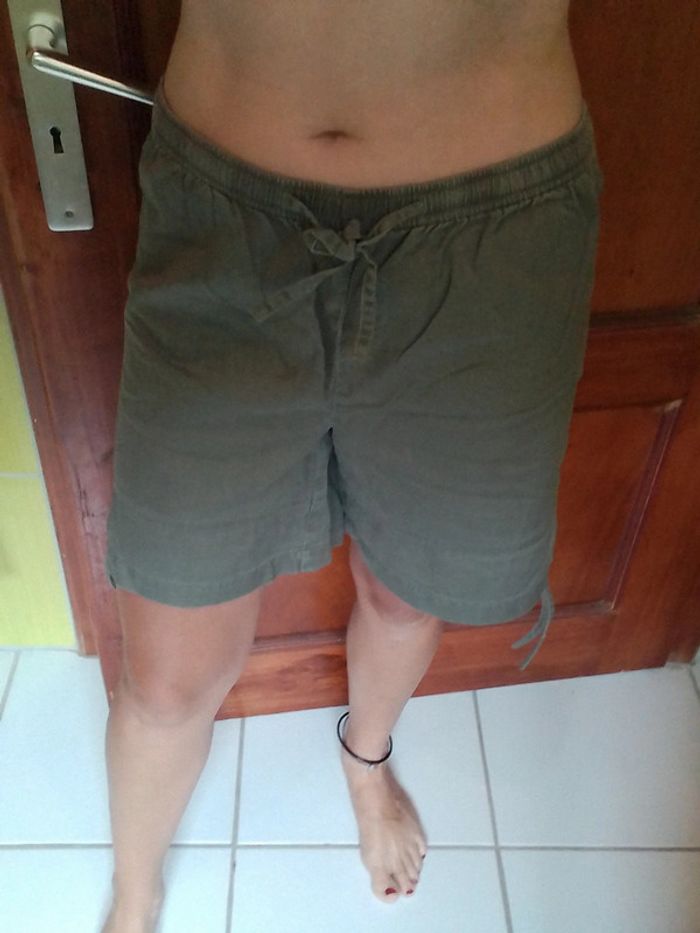 Short femme vert kaki