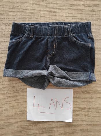 Short 4 ans