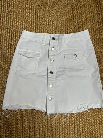 Jupe blanche avec boutons 
