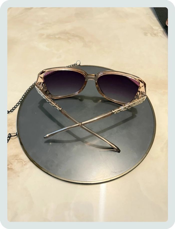 Lunette de soleil rose - photo numéro 4