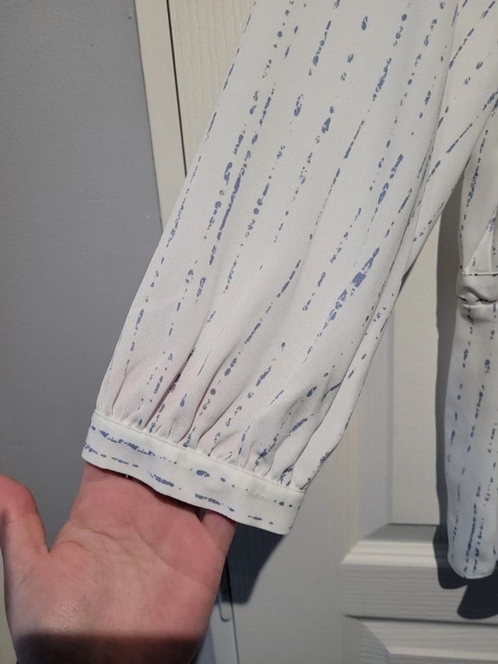 Blouse blanche et bleue - photo numéro 2