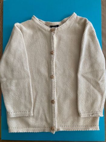 Gilet beige marqué Kiabi, en parfait état 18 mois