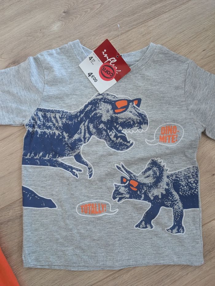Lot t.shirt 4 ans halloween, dino+ sac - photo numéro 3