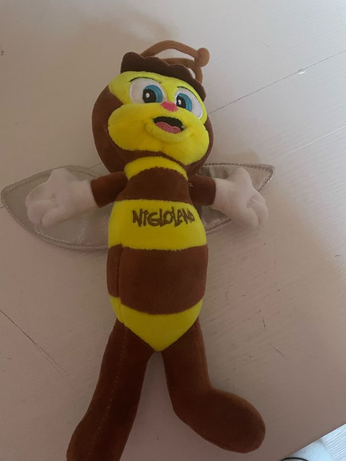 Peluche abeille nigloland