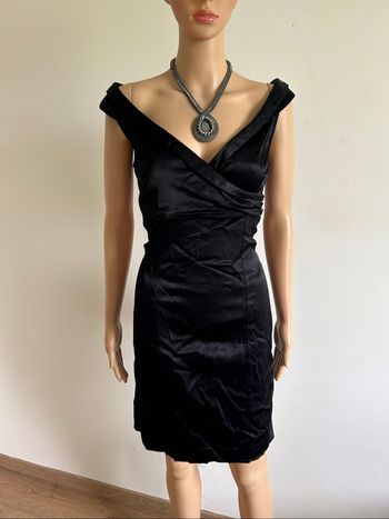 Robe noire satinée sans manches Mango taille L jamais portée (taille petit)