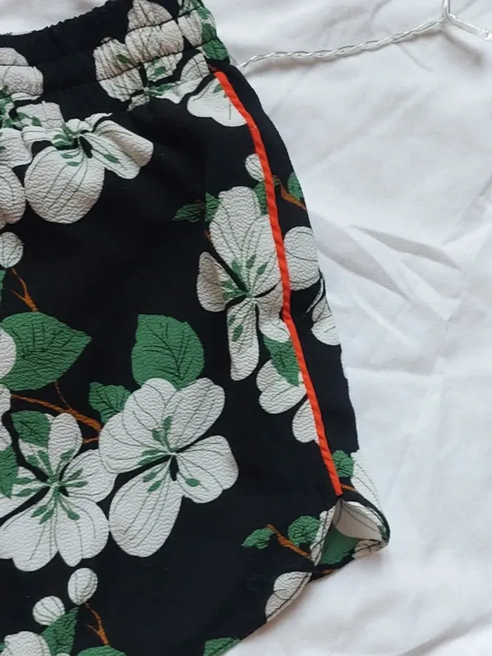 Short en tissu fleuri - photo numéro 3