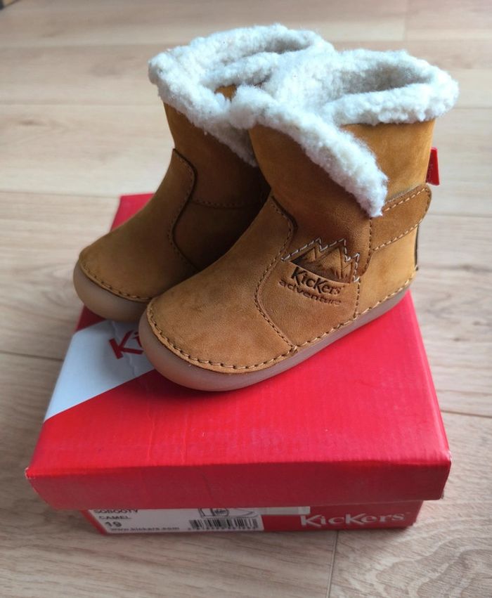 Chaussures/ Bottines Kickers fille ou garçon Sobooty Camel Kickers quasi neuves - Taille 19 - photo numéro 2