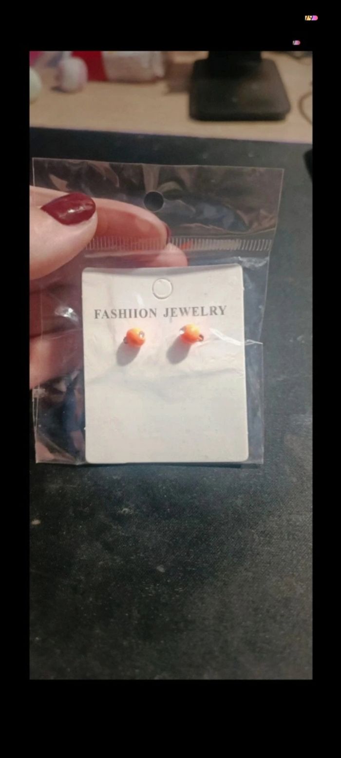 Boucle d'oreille orange