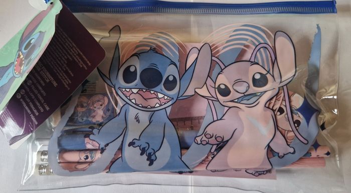 Trousse avec fournitures papeterie Stitch