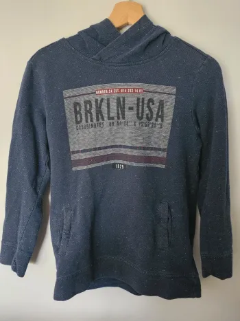 Pull à capuche et poches sur le devant kiabi 14 ans bon état Brkln USA