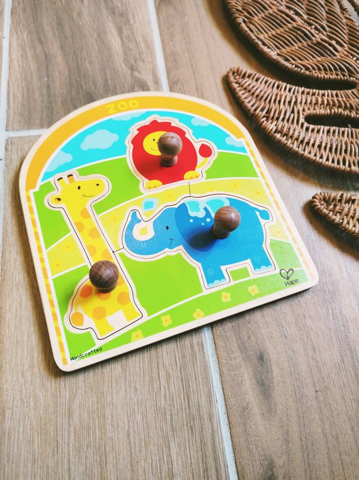 🦒Puzzle d'encastrement animaux de la savane en bois marque Hape - photo numéro 2