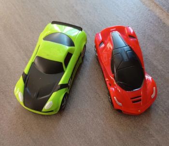 Lot de 2 voitures à friction Bburago