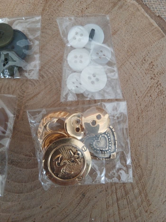 Lot de 4 sachets de boutons - photo numéro 2