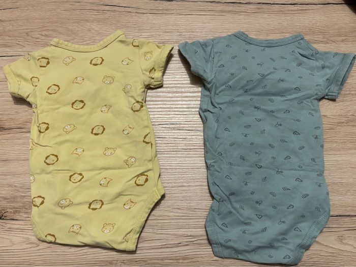 Lot 4 bodies manches courtes 3 mois - photo numéro 3