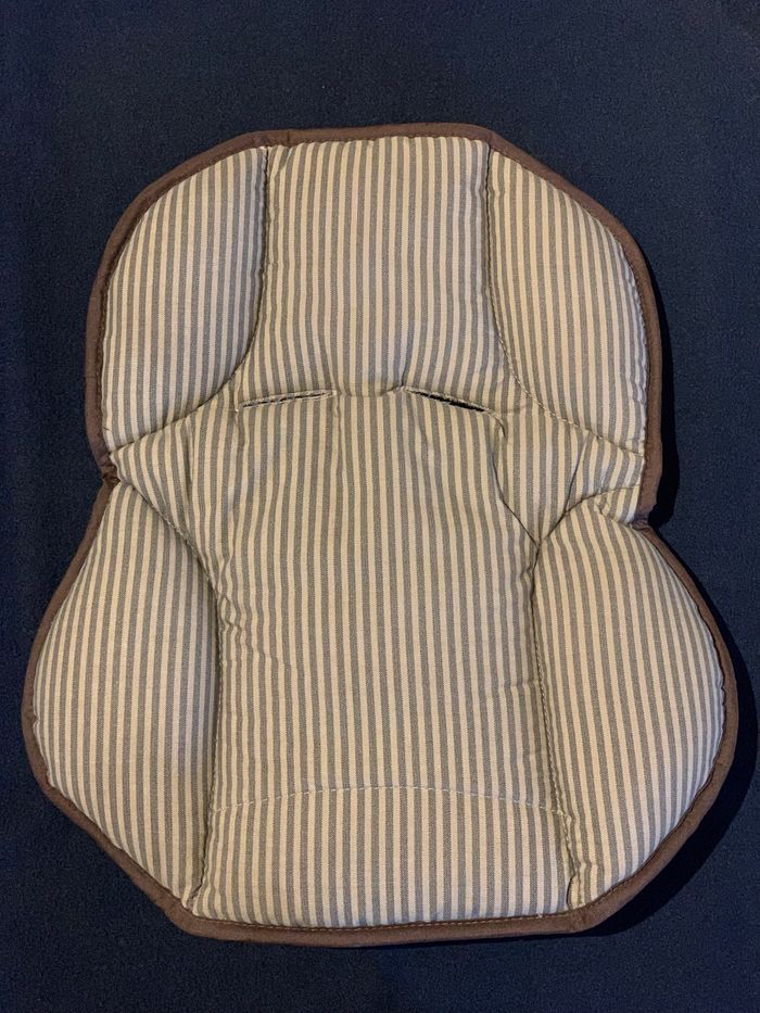 Réducteur pour siège bébé