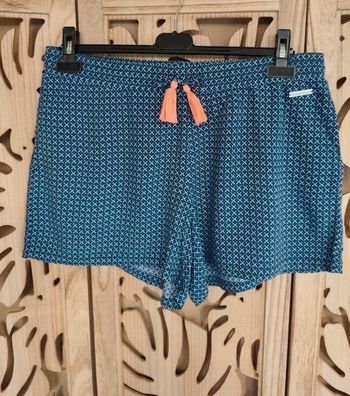 Short fluide imprimé, pompon T 44 Esmara