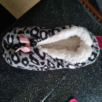 chaussons fourrés taille 31 / 33  🎁🎁 neuf