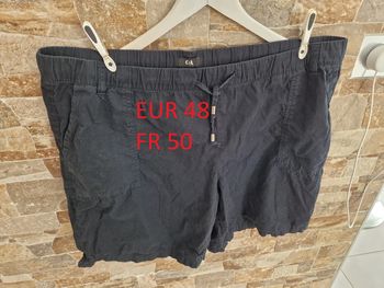 1 short noir tissu  taille 48/50 marque C et A