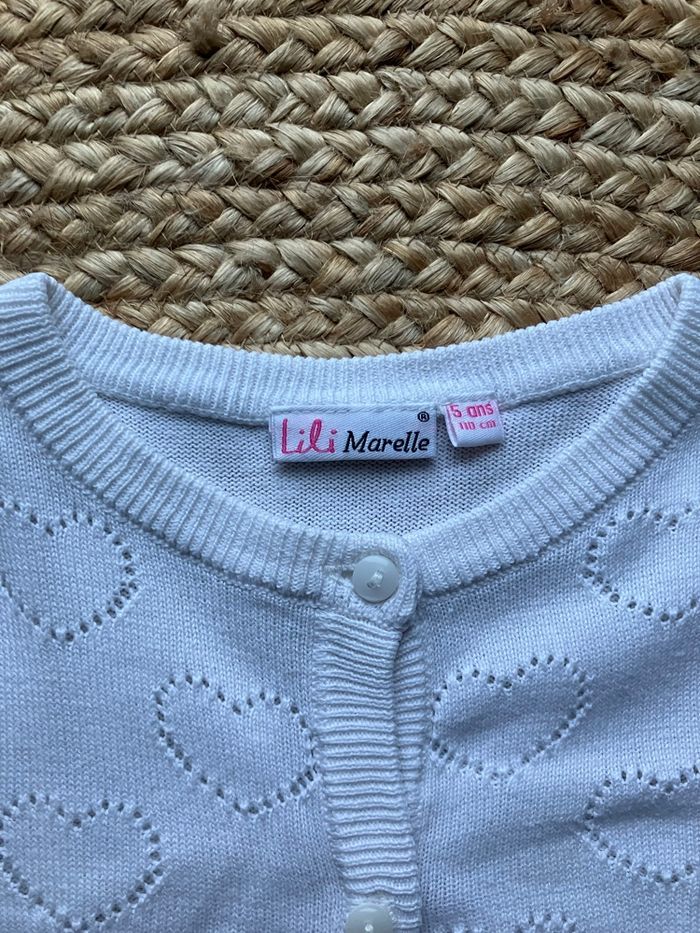 Gilet blanc à motifs cœurs Lili Marelle 5 ans. Porté mais en bon état - photo numéro 8