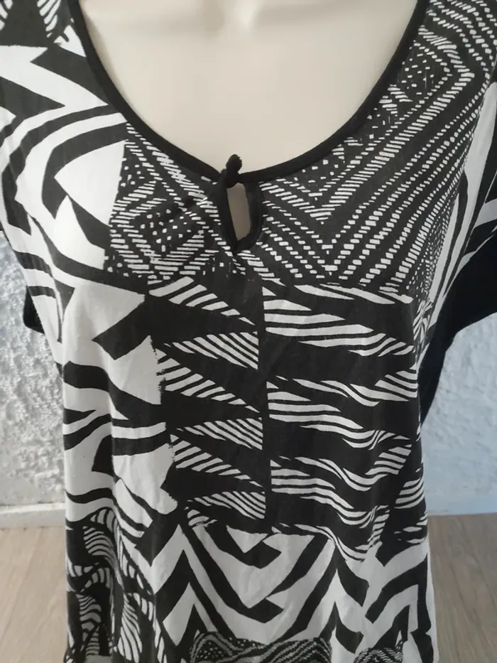 teeshirt taille 2 - photo numéro 2