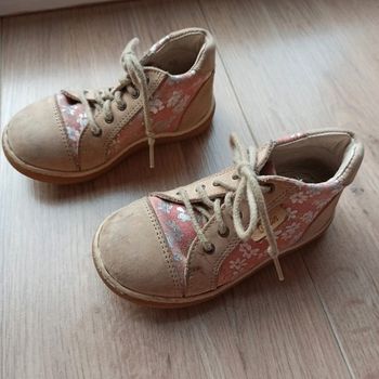 baskets beige et rose fleurs argentés lacets aster pointure 22