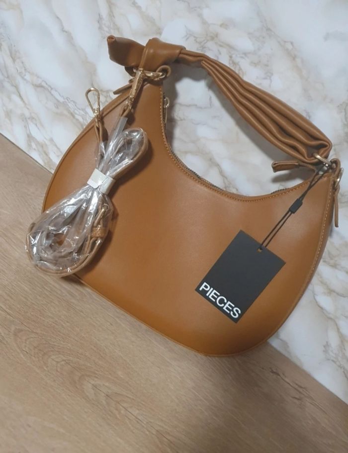 Magnifique sac à Bandoulière Pieces 🖤 - photo numéro 5