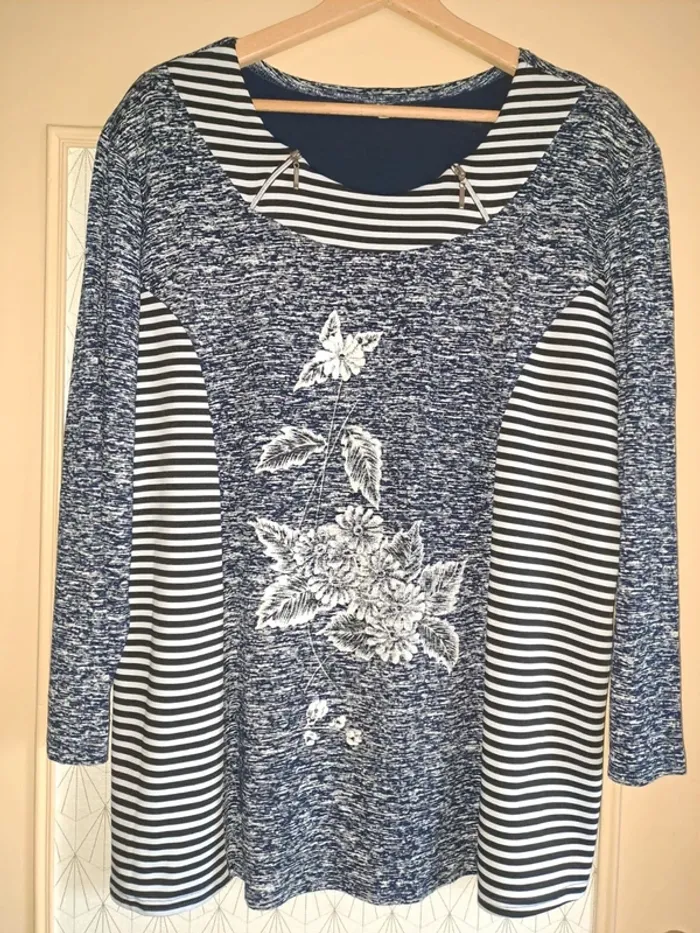 Tunique femme mouchetée et rayée épaulettes minces comme neuve tbe bleue blanche XXXL