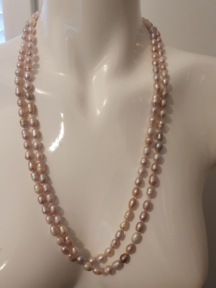 Magnifique collier sautoire de véritable perles de cultures multicouleurs en excellente état svp observerez toutes les photos avant de me demander les dimensions car j ajoute toujours la dimensions merci - photo numéro 4