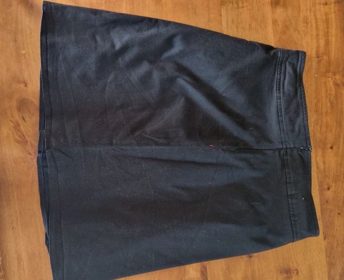 Jupe noire courte - photo numéro 2